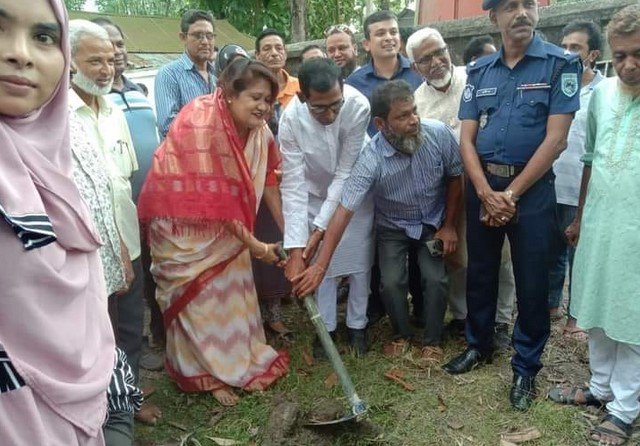 সাদুল্যাপুরে পাইপড ওয়াটার সাপ্লাইমেন্ট স্কীম উদ্বোধনে স্মৃতি এমপি